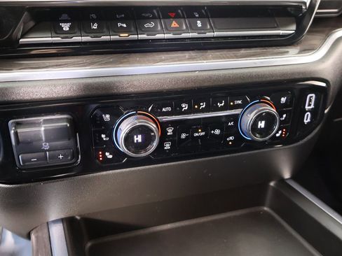 Used 2024 Chevrolet Silverado 3500 LTZ w/ LTZ Convenience Package image 8