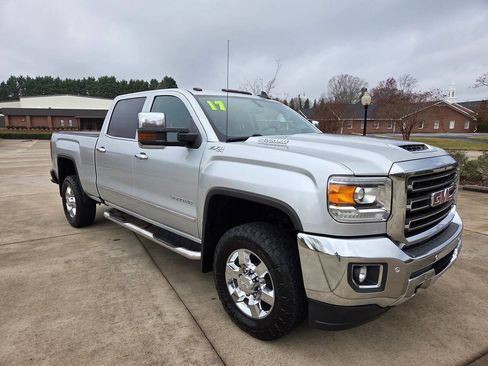 Used 2017 GMC Sierra 3500 SLT w/ Duramax Plus Package image 5
