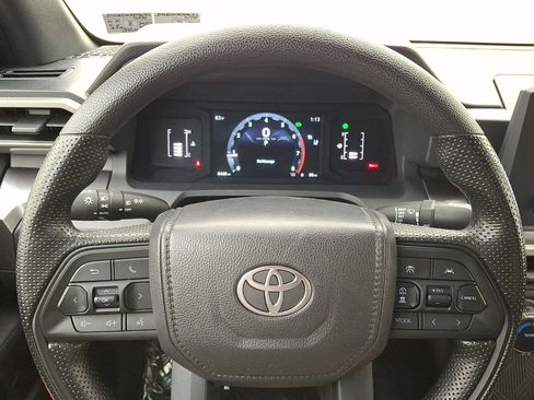 Certified 2025 Toyota Tacoma SR5 AWD/4WD image 20