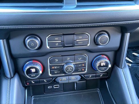 Used 2022 Chevrolet Tahoe LT w/ Luxury Package image 31