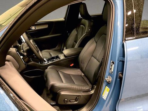 Certified 2024 Volvo XC40 B5 Plus AWD/4WD image 21