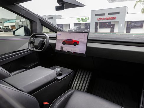 Used 2024 Tesla Cybertruck Cyberbeast AWD/4WD image 32