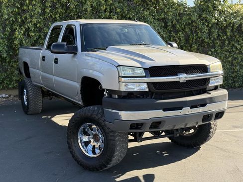 Used 2005 Chevrolet Silverado 2500 LT w/ Skid Plate Package image 2