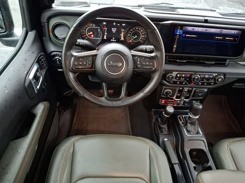 Certified 2024 Jeep Gladiator Mojave image 10