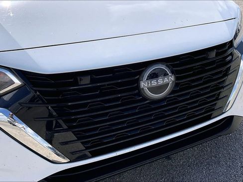 Used 2024 Nissan Sentra SV FWD image 33