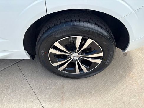 Certified 2023 Volvo XC60 B5 Core w/ Climate Package AWD/4WD image 15