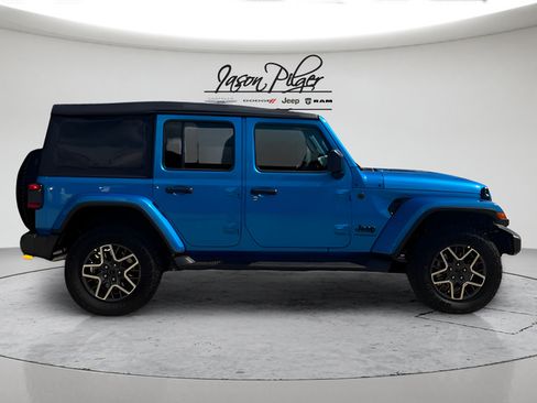 Used 2025 Jeep Wrangler Unlimited Sahara AWD/4WD image 2