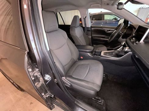 Used 2025 Toyota RAV4 XLE AWD/4WD image 24
