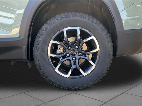 Used 2025 Chevrolet Equinox ACTIV AWD/4WD image 12