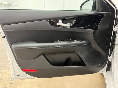 Used 2023 Kia Forte GT-Line w/ GT-Line Premium Package FWD image 16