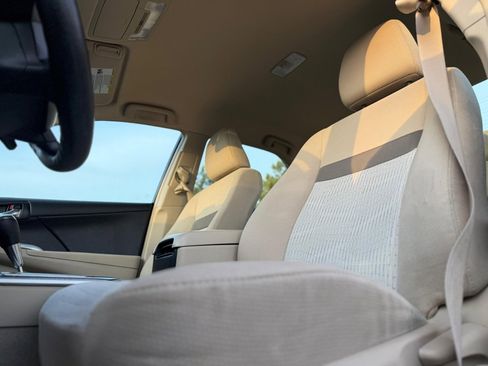 Used 2013 Toyota Camry LE FWD image 13