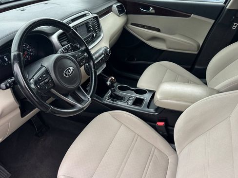 Used 2016 Kia Sorento AWD w/ LX Convenience Package image 10