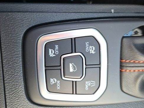 New 2026 Nissan Frontier PRO-4X w/ Pro-4x Convenience Package image 24