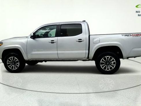 Used 2022 Toyota Tacoma TRD Sport w/ Technology Package AWD/4WD image 4