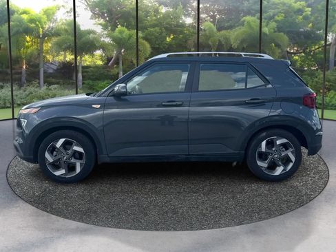 Used 2025 Hyundai Venue SEL FWD image 8