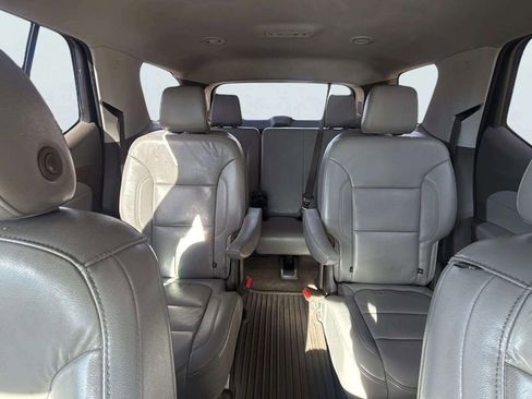 Used 2018 Chevrolet Traverse LT image 18