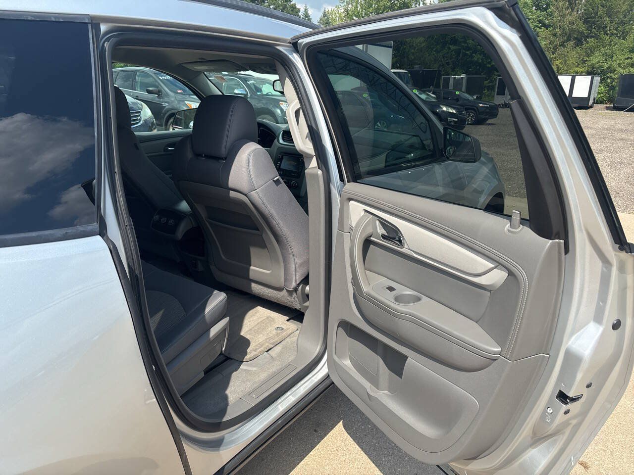 Used 2015 Chevrolet Traverse LS AWD/4WD image 17