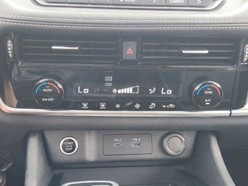 Certified 2022 Nissan Rogue SV FWD image 14