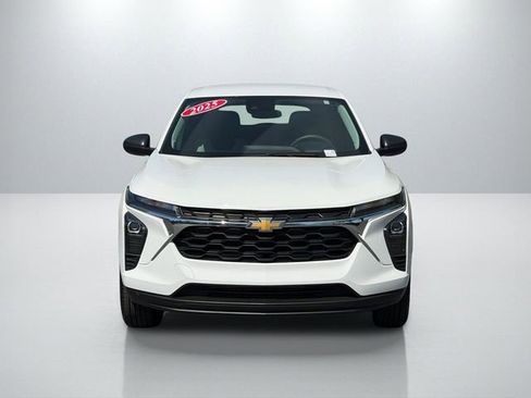 Used 2025 Chevrolet Trax LS FWD image 2