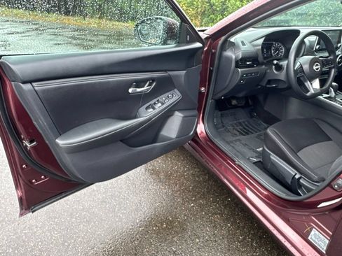Used 2024 Nissan Sentra SV FWD image 28