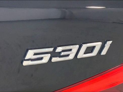 Used 2019 BMW 530i xDrive w/ Convenience Package image 9