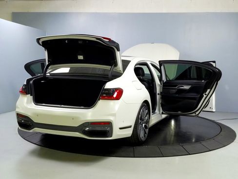 Used 2022 BMW 750i xDrive w/ Executive Package image 14