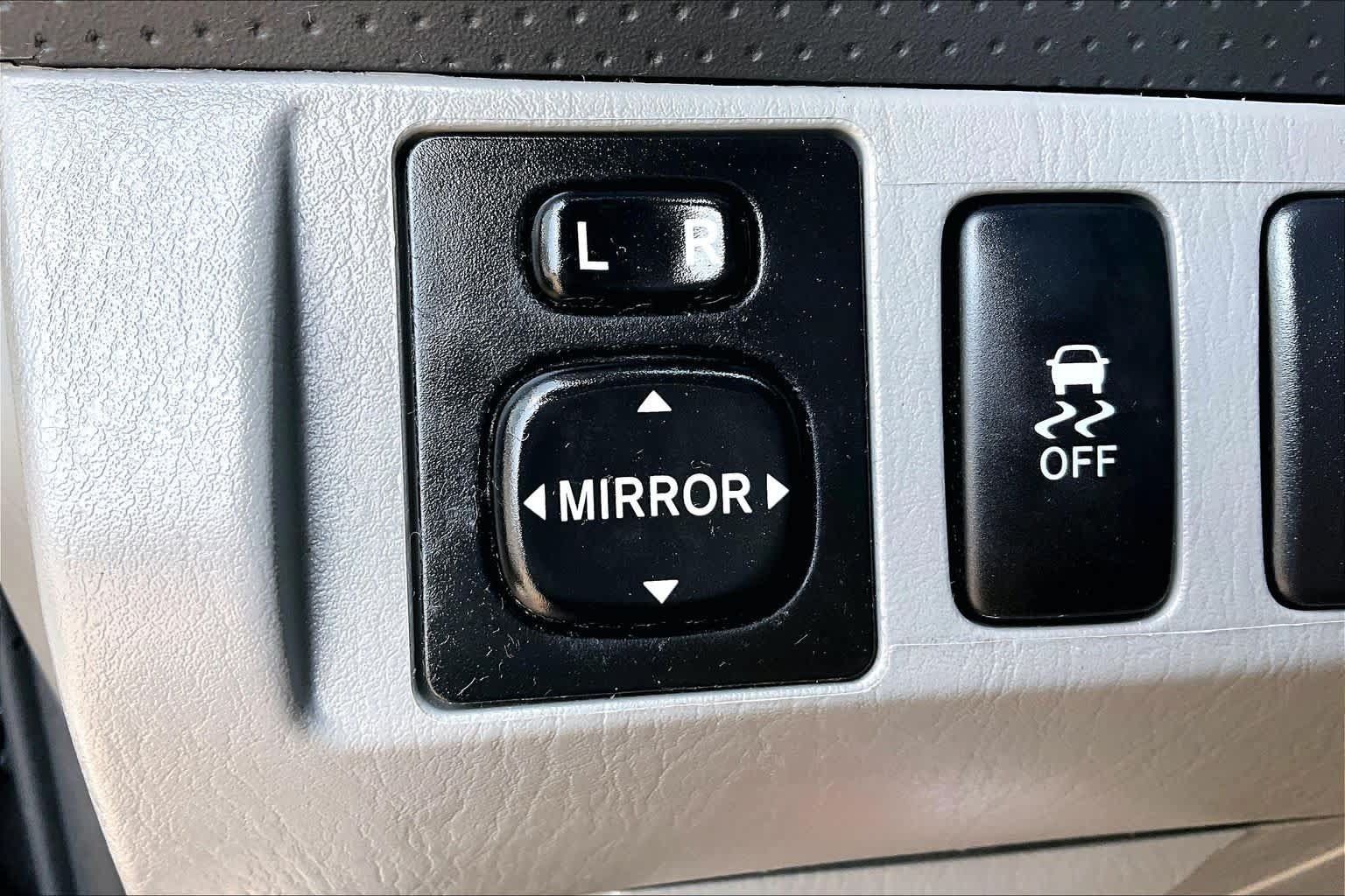 Used 2015 Toyota Tacoma PreRunner w/ SR5 Package RWD image 32