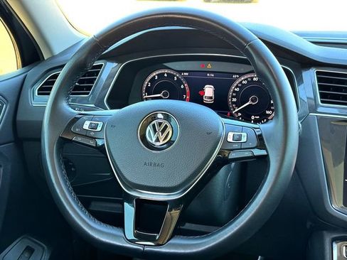 Used 2019 Volkswagen Tiguan SEL Premium image 25