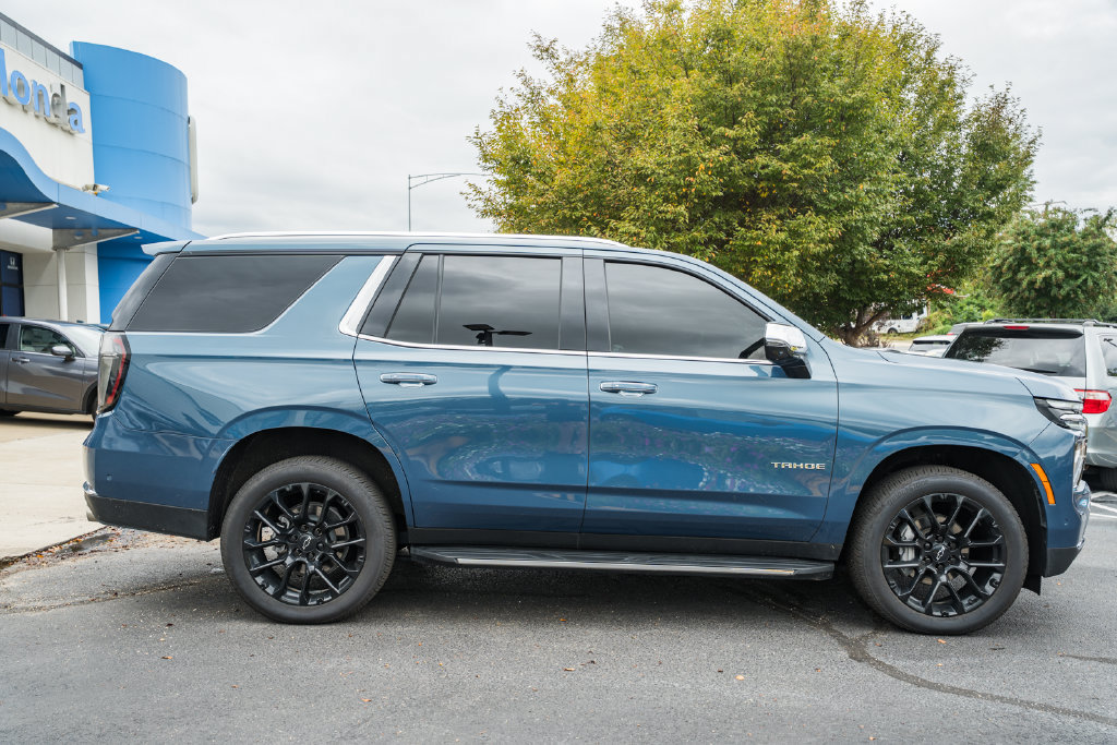 Used 2026 Chevrolet Tahoe Premier AWD/4WD image 3