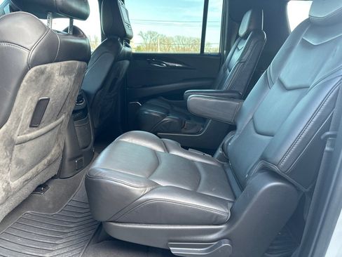 Used 2019 Cadillac Escalade ESV Platinum image 21