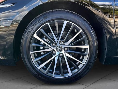 Used 2024 Lexus ES 350 w/ Premium Package image 11