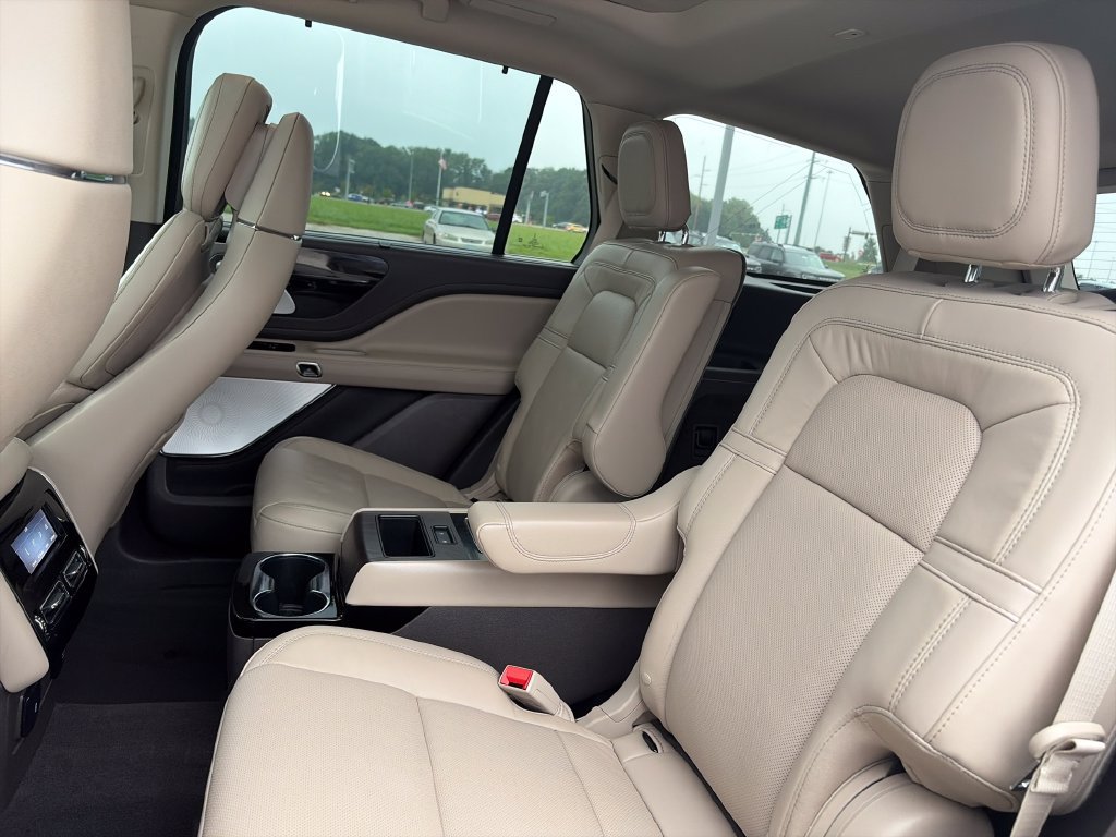 Used 2023 Lincoln Aviator Reserve w/ Equipment Group 201A AWD/4WD image 31