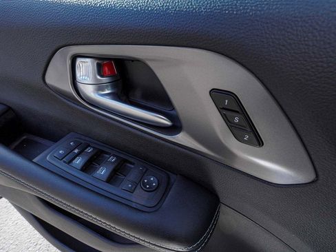 New 2026 Chrysler Pacifica Select image 11