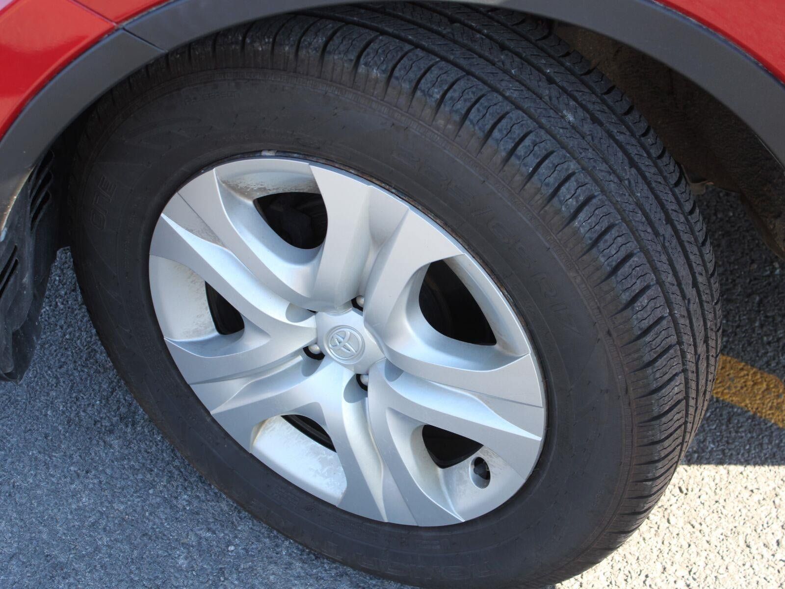 Used 2015 Toyota RAV4 LE AWD/4WD image 20