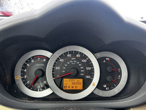 Used 2011 Toyota RAV4 4WD image 16