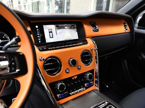 Used 2024 Rolls-Royce Cullinan image 16