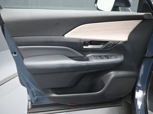 Certified 2025 Toyota Grand Highlander AWD image 13