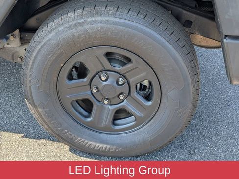 Used 2018 Jeep Wrangler Unlimited Sport w/ Connectivity Group AWD/4WD image 8