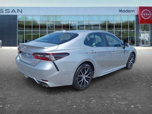 Used 2023 Toyota Camry SE FWD image 5