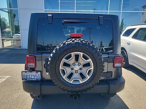 Used 2017 Jeep Wrangler Unlimited Rubicon w/ Connectivity Group AWD/4WD image 4