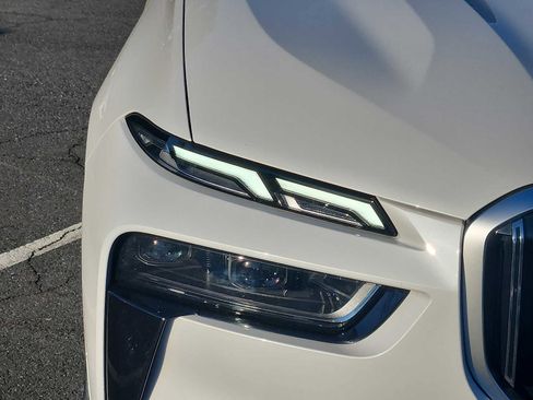 Used 2023 BMW X7 xDrive40i w/ Executive Package AWD/4WD image 9