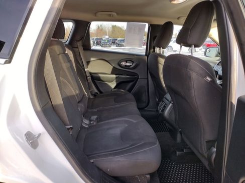 Used 2016 Jeep Cherokee Latitude w/ Comfort & Convenience Group image 10