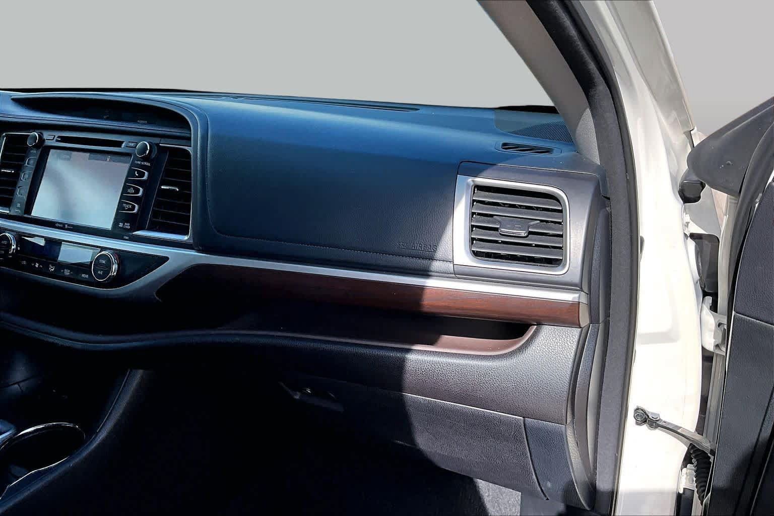 Used 2015 Toyota Highlander Limited FWD image 19