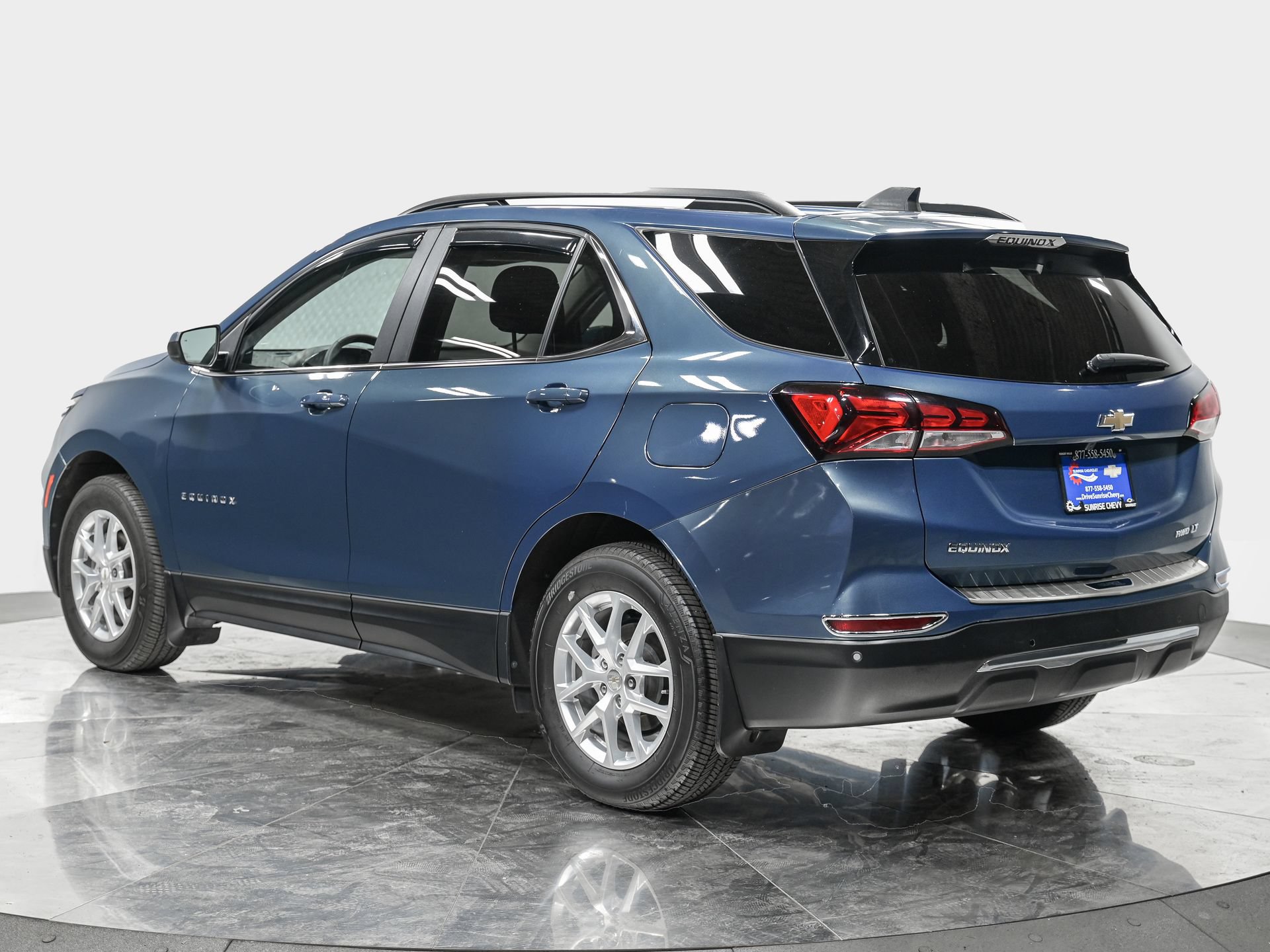 Used 2024 Chevrolet Equinox LT AWD/4WD image 4