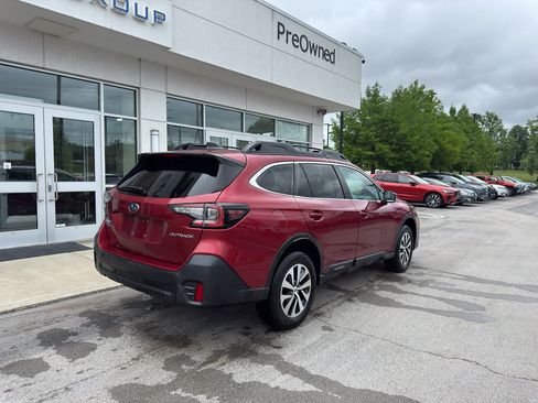 Used 2022 Subaru Outback Premium AWD/4WD image 3