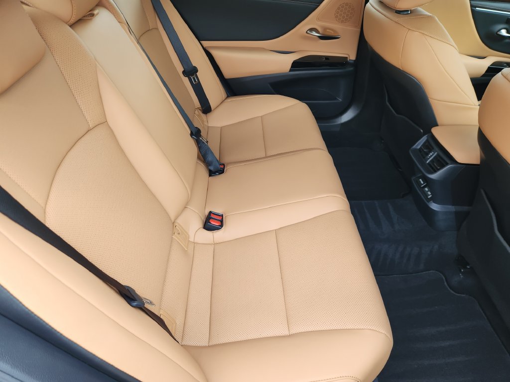Certified 2025 Lexus ES 350 w/ Premium Package FWD image 31