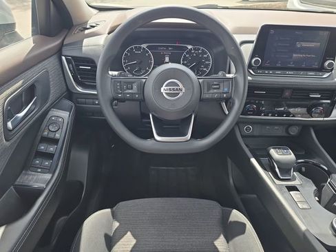 Used 2021 Nissan Rogue SV image 13