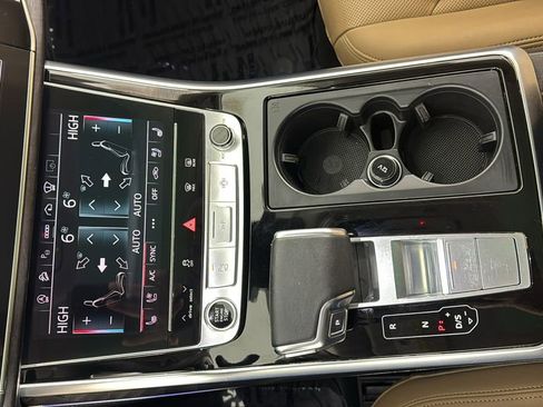 Used 2023 Audi Q8 Prestige image 30