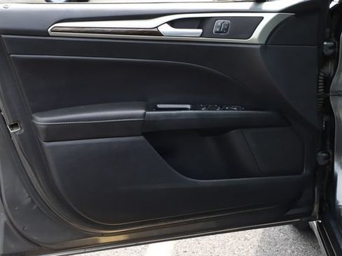 Used 2015 Ford Fusion SE w/ Equipment Group 502A FWD image 16