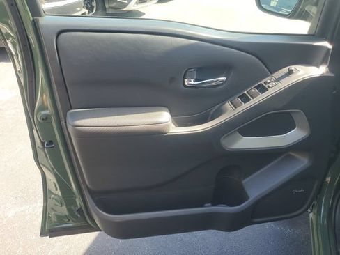 Used 2023 Nissan Frontier SV w/ SV Premium Package RWD image 11
